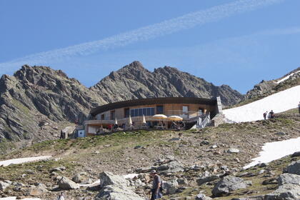 Le Refuge du Nid d’Aigle : Un Havre de Paix aux Portes de la Haute Montagne